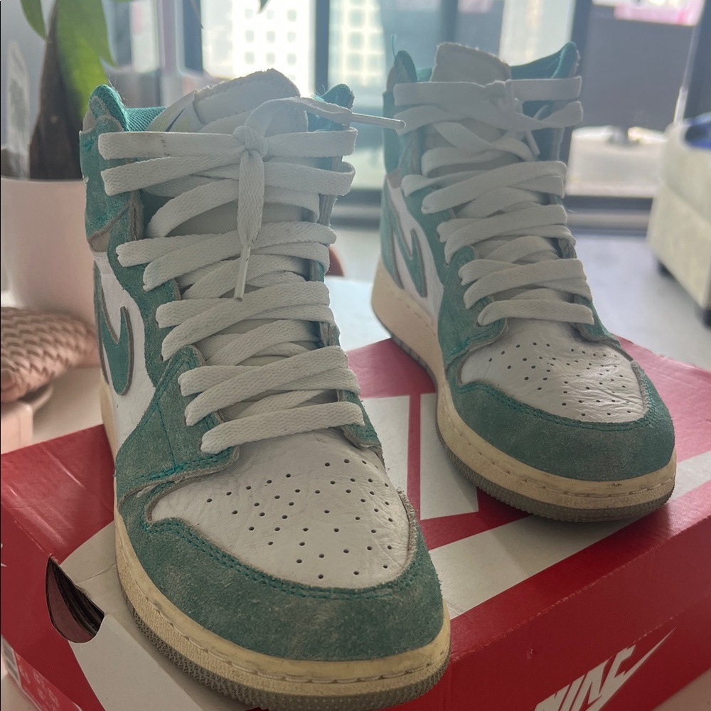 Nike Women's High-Top Sneakers - Green and White